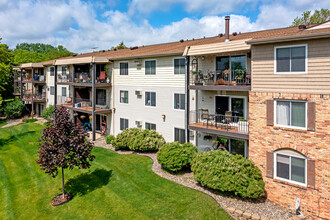 Cedar Ridge Apartments in Minnetonka, MN - Building Photo - Building Photo