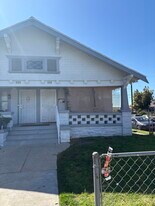 402 E 43rd Pl, Unit 2 in Los Angeles, CA - Building Photo