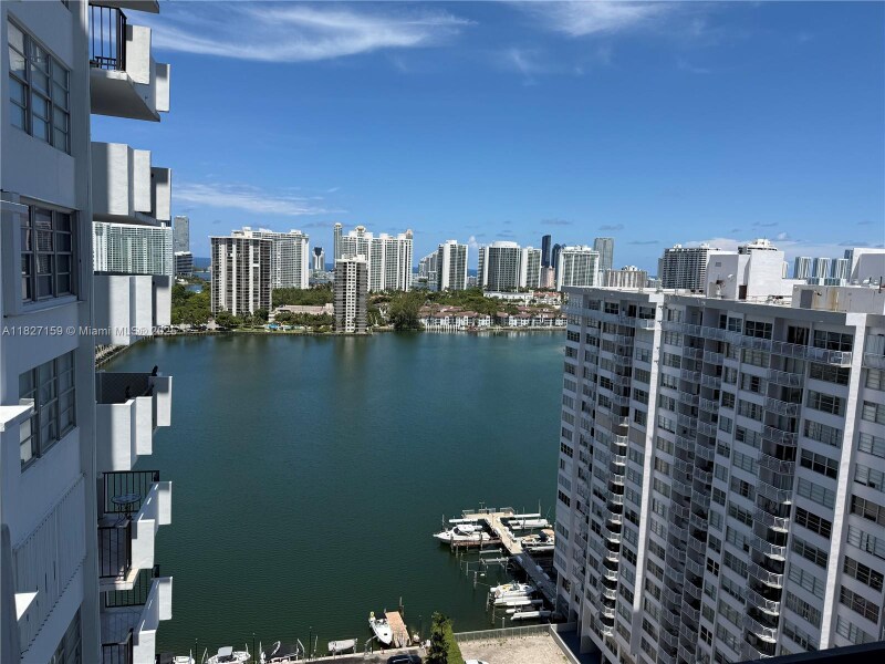2750 NE 183rd St in Aventura, FL - Building Photo