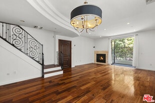 744 N Alfred St in West Hollywood, CA - Building Photo