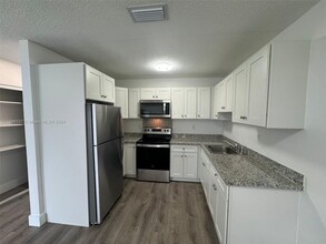 6036 SW 25th St, Unit 8 in Miramar, FL - Building Photo - Building Photo