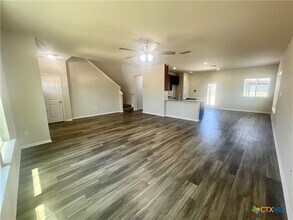 302 Mossycup Dr in San Marcos, TX - Foto de edificio - Building Photo
