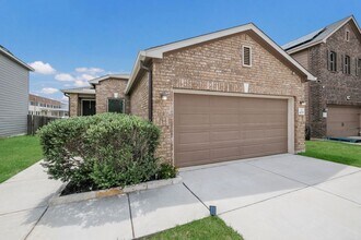 4019 Gentle Mdw in New Braunfels, TX - Building Photo - Building Photo