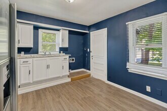 1003 W College St in Independence, MO - Building Photo - Building Photo