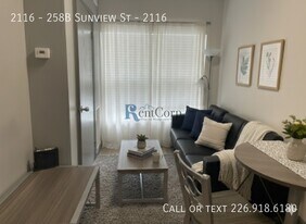 258B-258B Sunview St in Waterloo, ON - Building Photo