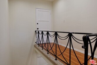 906 Croft Ave in West Hollywood, CA - Building Photo - Building Photo