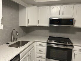 33 Windemere Apartments in Lansdowne, PA - Building Photo