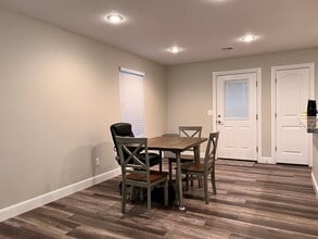 2211 S Pearl Ave in Joplin, MO - Building Photo - Building Photo