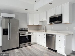1365 Wisconsin Ave NW in Washington, DC - Building Photo - Building Photo