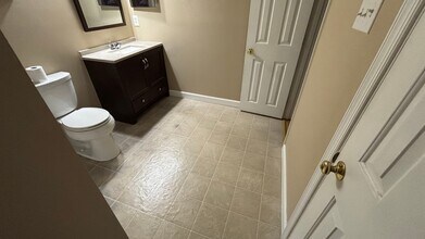 5 Aylor Ct in Stafford, VA - Foto de edificio - Building Photo