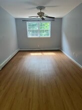 29 Grayon Dr in Dix Hills, NY - Building Photo - Building Photo