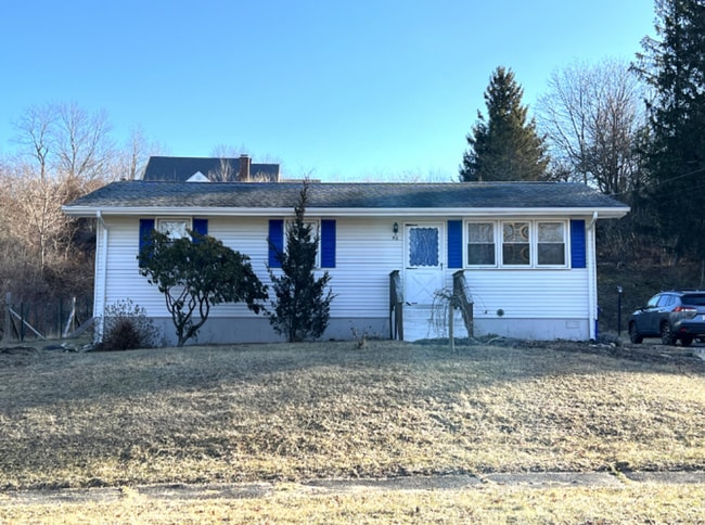 93 County Rd in Torrington, CT - Building Photo - Building Photo