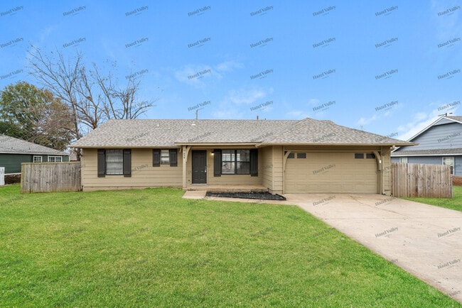 property at 608 W 47th Pl