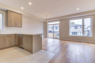 350 Edgevalley Rd in London, ON - Building Photo - Building Photo