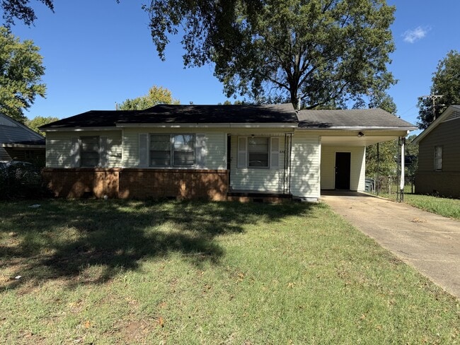 property at 646 Leacrest Ave