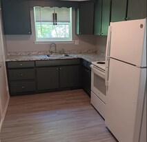 72 Folly Brook Blvd in Wethersfield, CT - Building Photo