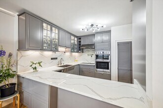 14 Greenway Plz, Unit 23N in Houston, TX - Building Photo - Building Photo