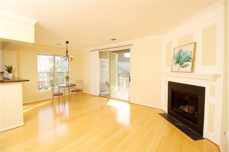 2102 Highcourt Ln-Unit -#302 in Herndon, VA - Building Photo