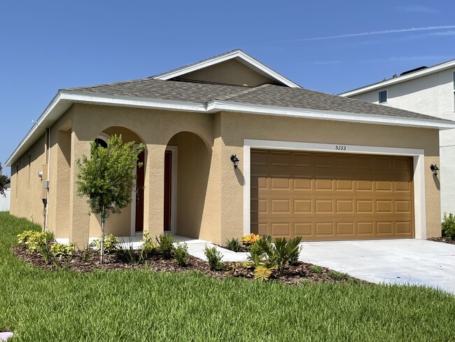 5133 Sea Mist Ln in Zephyrhills, FL - Building Photo - Building Photo