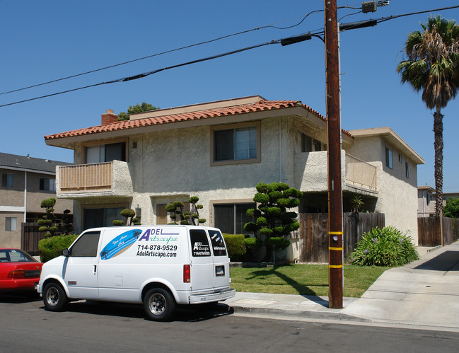 16892 Hoskins St in Huntington Beach, CA - Building Photo - Building Photo