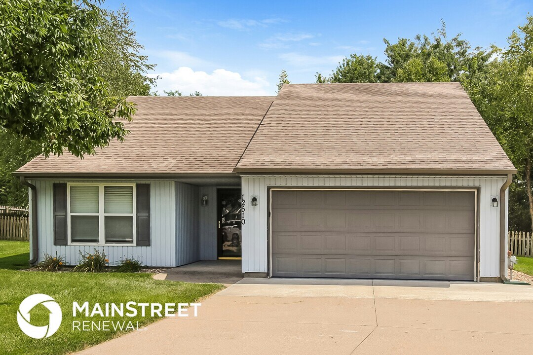 12510 Oak Point in Platte City, MO - Building Photo
