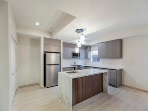 2445 Monarch Dr in Laredo, TX - Foto de edificio - Building Photo