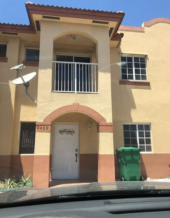 9469 NW 114th Ln in Hialeah Gardens, FL - Building Photo