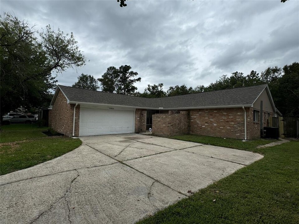 16894 Glen Eagle Dr N in Conroe, TX - Building Photo