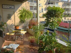 4747 E NASA Pkwy in Seabrook, TX - Building Photo