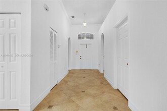 5334 NW 111th Ct in Doral, FL - Building Photo - Building Photo