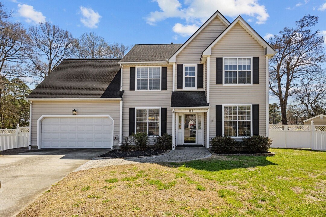 200 Winter Jasmine Ct in Chesapeake, VA - Building Photo
