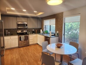 210 Palmetto Ave in Pacifica, CA - Building Photo - Building Photo