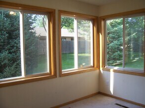 14977 Ember Ct in Apple Valley, MN - Foto de edificio - Building Photo
