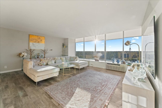 property at 810 Matson Pl