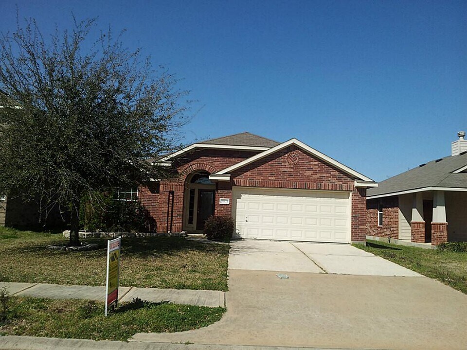 20123 Mammoth Falls Dr in Tomball, TX - Building Photo