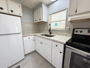 256 Queen Mary Loop in Lakeland, FL - Foto de edificio - Building Photo