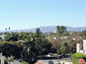 5030 Rosewood Ave in Los Angeles, CA - Building Photo - Building Photo