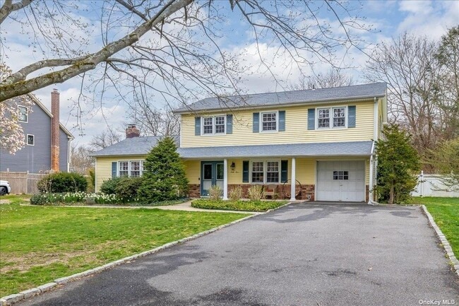 44 Frazer Dr in Greenlawn, NY - Building Photo - Building Photo
