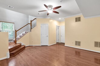 5400 Cheyenne Knoll Pl in Alexandria, VA - Foto de edificio - Building Photo