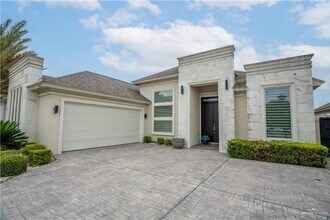 2200 S 10th St in McAllen, TX - Building Photo - Building Photo