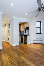 East 25th Street in New York, NY - Foto de edificio - Building Photo