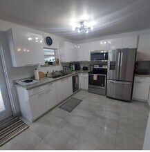 1670 NE 1st Ave in Pompano Beach, FL - Building Photo - Building Photo