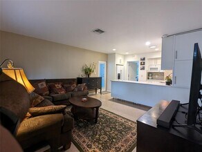 609 NE 14th Pl in Fort Lauderdale, FL - Building Photo - Building Photo