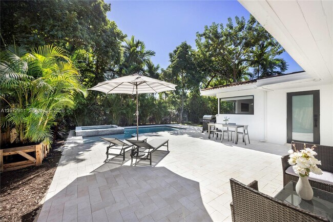 1860 SW 13th St in Miami, FL - Building Photo - Building Photo