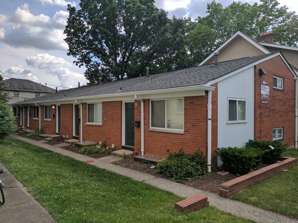 77 W Northwood Ave in Columbus, OH - Building Photo