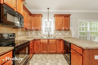 1205 Crabtree Dr in Winston-Salem, NC - Foto de edificio - Building Photo