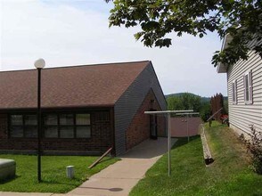 523 Mullberry St in Cassville, WI - Foto de edificio - Building Photo
