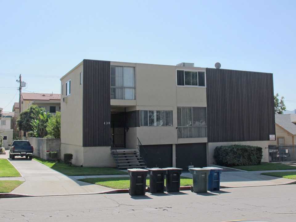 430 E Verdugo Ave in Burbank, CA - Building Photo