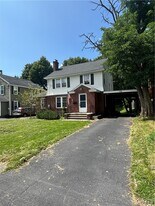 102 Wellington Rd in Syracuse, NY - Building Photo