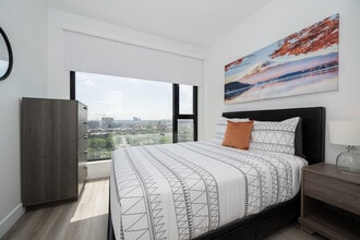 1020 Rue de la Montagne in Montréal, QC - Building Photo - Building Photo